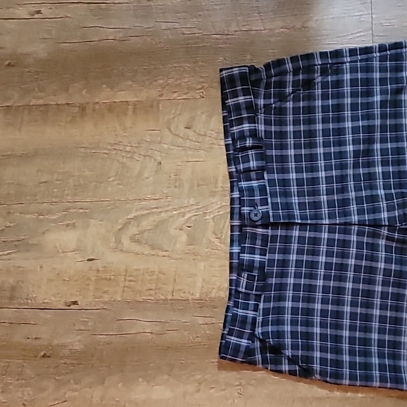 Gently Loved plaid Under Armor shorts 36 waist men's gray and black in color - Picture 2 of 14